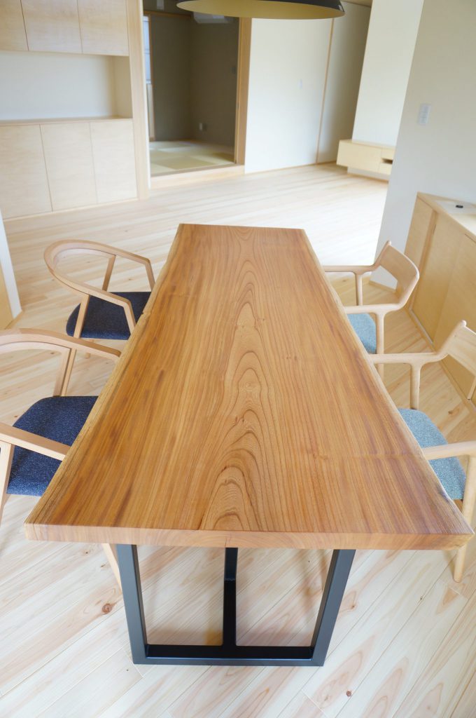 欅のダイニングテーブル | 杢美 −MOKUHARU− 無垢一枚板販売、紀州 
