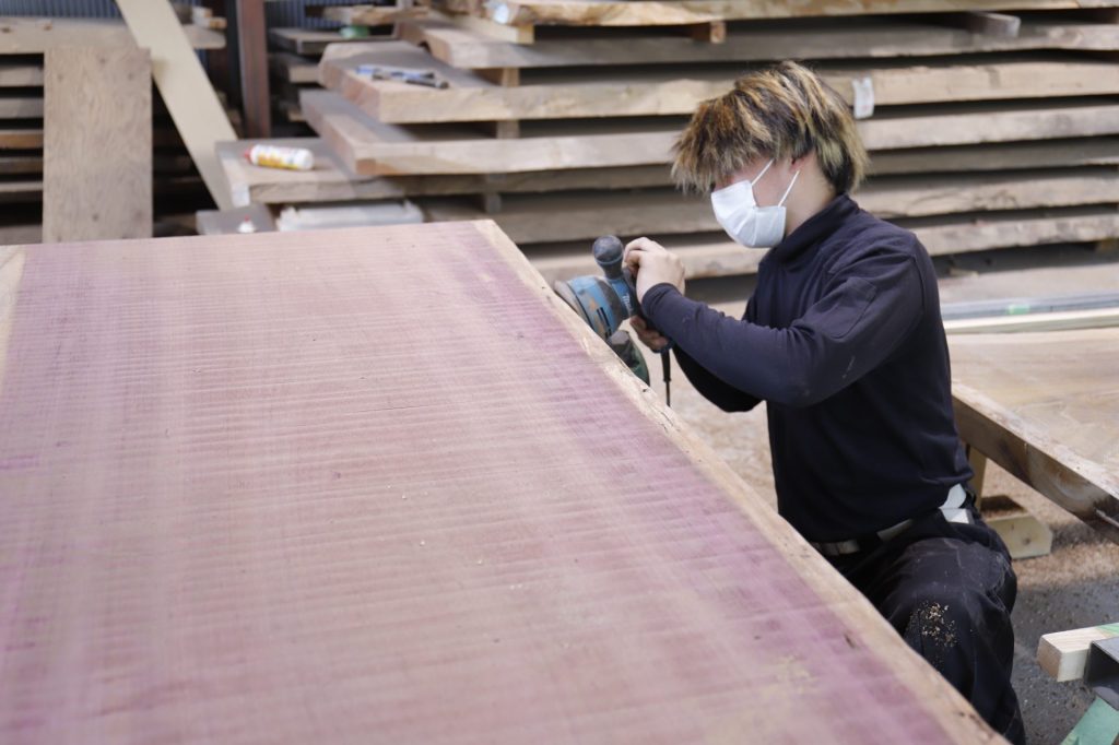 三重県で一枚板テーブルをお得に購入 | アウトレット価格の限定15点&新作紹介 https://mokuharu.jp/app/wp-content/uploads/2022/05/MG_1935.jpg 三重県で一枚板テーブルをお得に購入 | アウトレット価格の限定15点&新作紹介