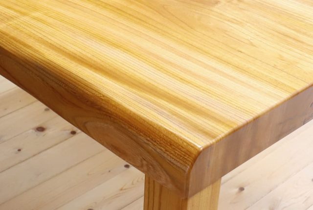 欅（ケヤキ）の一枚板ローテーブルのリメイクとシキファニチアのベンチとチェア