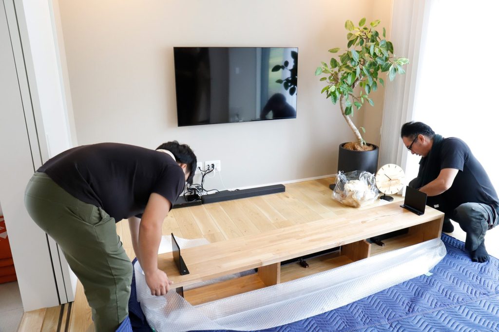 フラッシュ家具とは | 軽量・低コストで映える店舗什器を実現