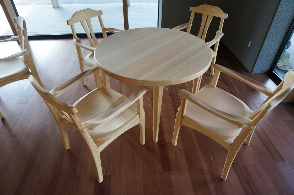 【2025年度】紀州材補助金で木製・無垢材家具を安く購入!オフィスや店舗什器を検討中の方必見 https://mokuharu.jp/app/wp-content/uploads/2024/12/a4ac0da53cced3dedf977ad9a726d67b.jpg 【2025年度】紀州材補助金で木製・無垢材家具を安く購入!オフィスや店舗什器を検討中の方必見