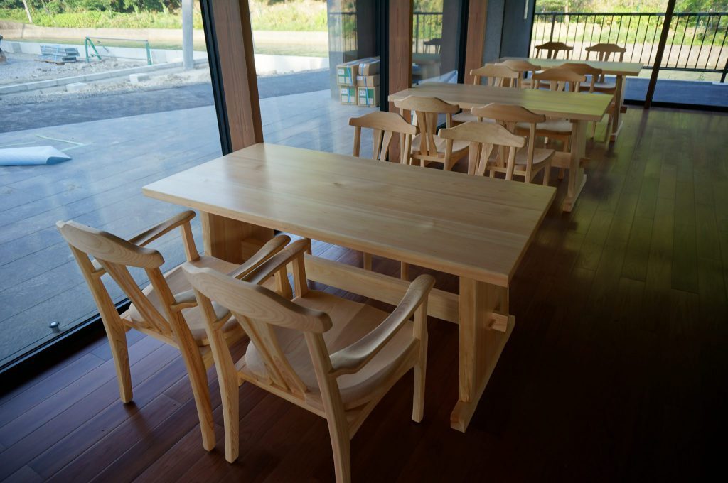 【2025年度】紀州材補助金で木製・無垢材家具を安く購入!オフィスや店舗什器を検討中の方必見 https://mokuharu.jp/app/wp-content/uploads/2024/12/a4ac0da53cced3dedf977ad9a726d67b.jpg 【2025年度】紀州材補助金で木製・無垢材家具を安く購入!オフィスや店舗什器を検討中の方必見