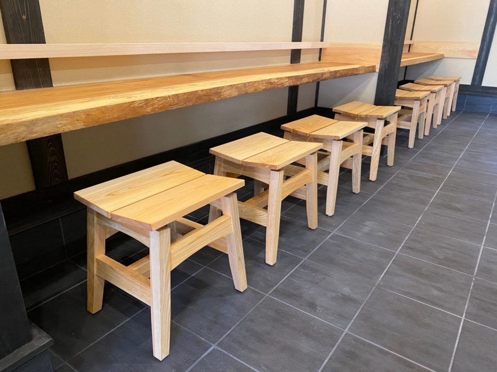 業務用(店舗)家具・什器の選び方 | 業態別の納品事例付き