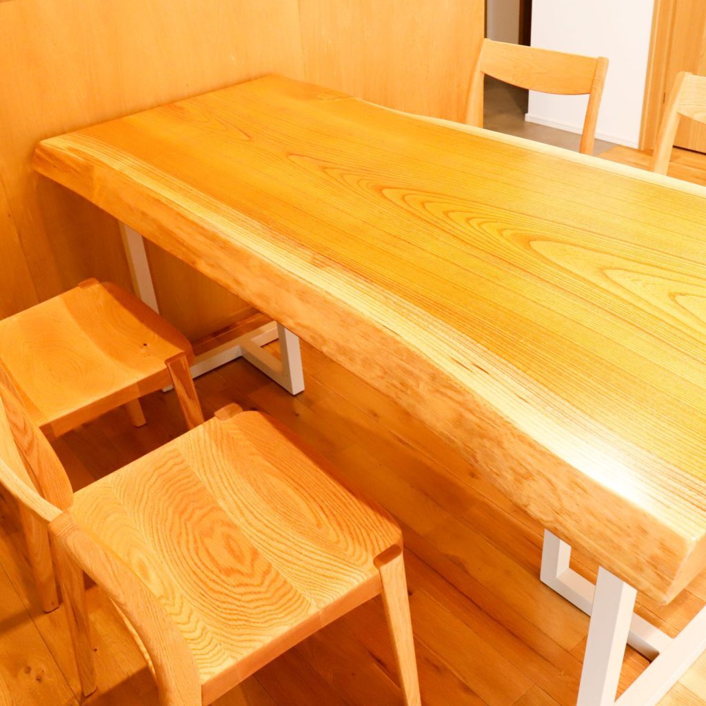 【2025年夏の新作】一枚板テーブルでつくる、和モダンコーディネート https://mokuharu.jp/app/wp-content/uploads/2025/07/MG_3154_2.jpg 【2025年夏の新作】一枚板テーブルでつくる、和モダンコーディネート