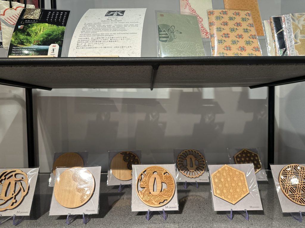 ENWA TOKYO様で和柄コースターの販売が開始しました https://mokuharu.jp/app/wp-content/uploads/2025/10/IMG_2244-2.jpg ENWA TOKYO様で和柄コースターの販売が開始しました