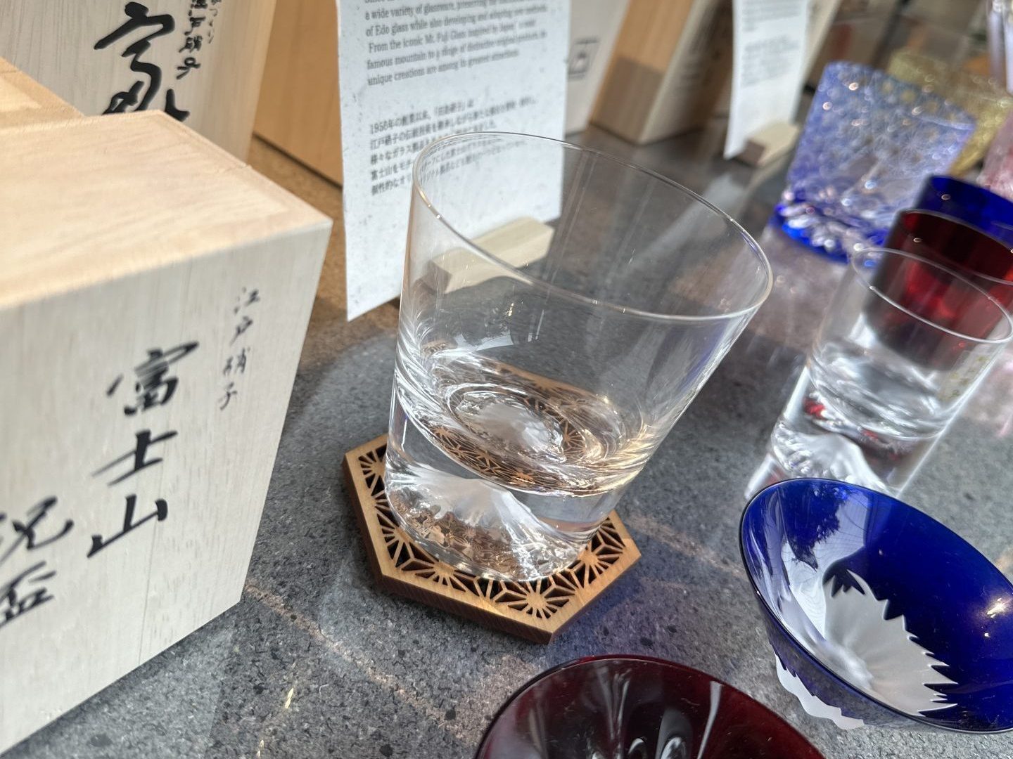 ENWA TOKYO様で和柄コースターの販売が開始しました https://mokuharu.jp/app/wp-content/uploads/2025/10/IMG_2244-2.jpg ENWA TOKYO様で和柄コースターの販売が開始しました