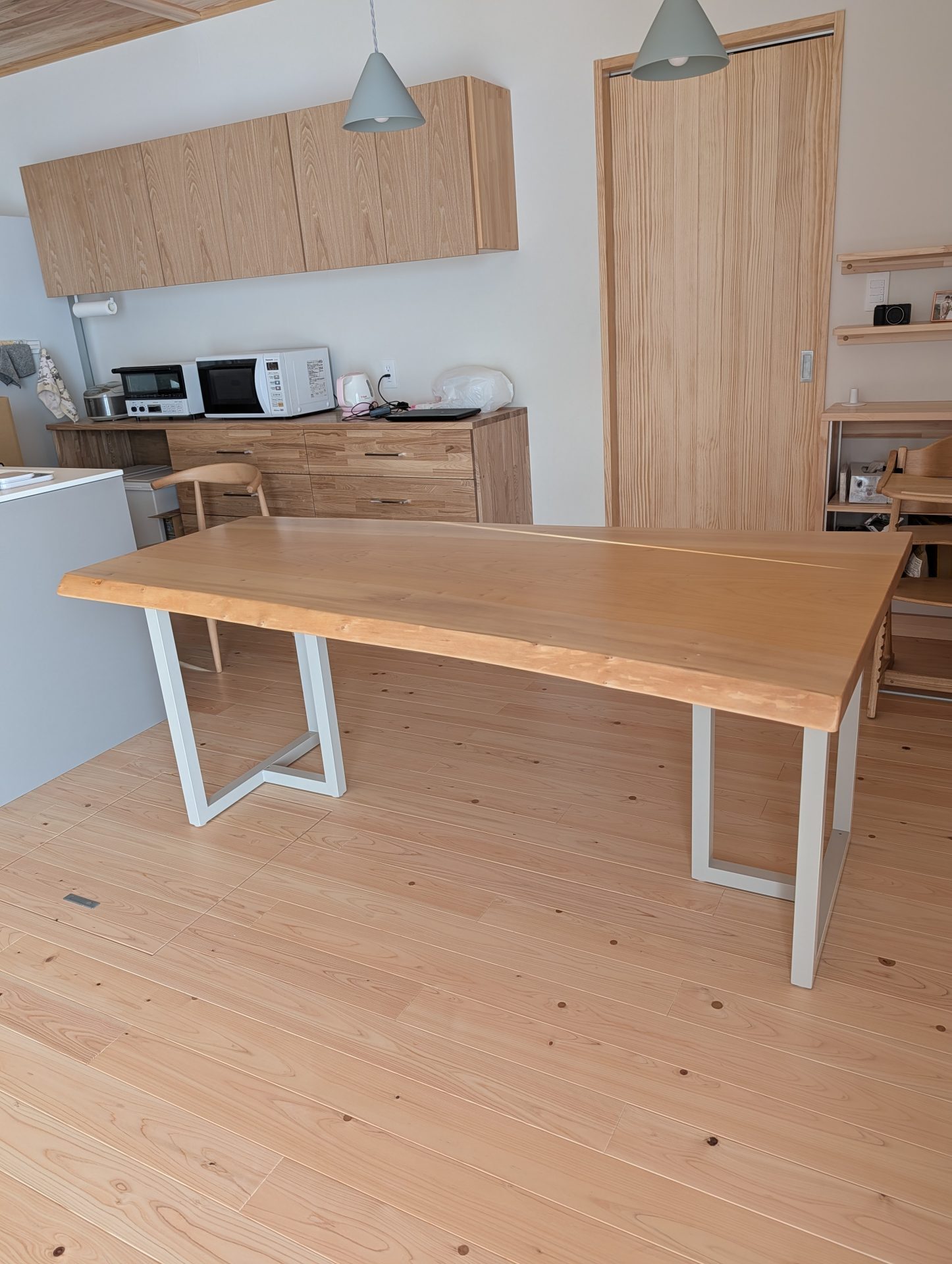 銀杏（いちょう）一枚板テーブル | 杢美 −MOKUHARU− インテリア