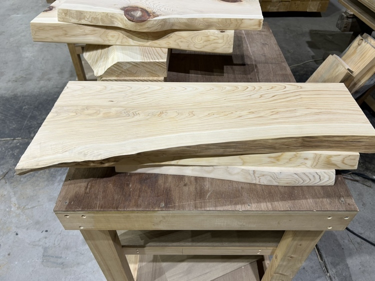 商品棚・ディスプレイ台のオーダーメード事例 | オシャレな陳列を叶える【木製の店舗什器】