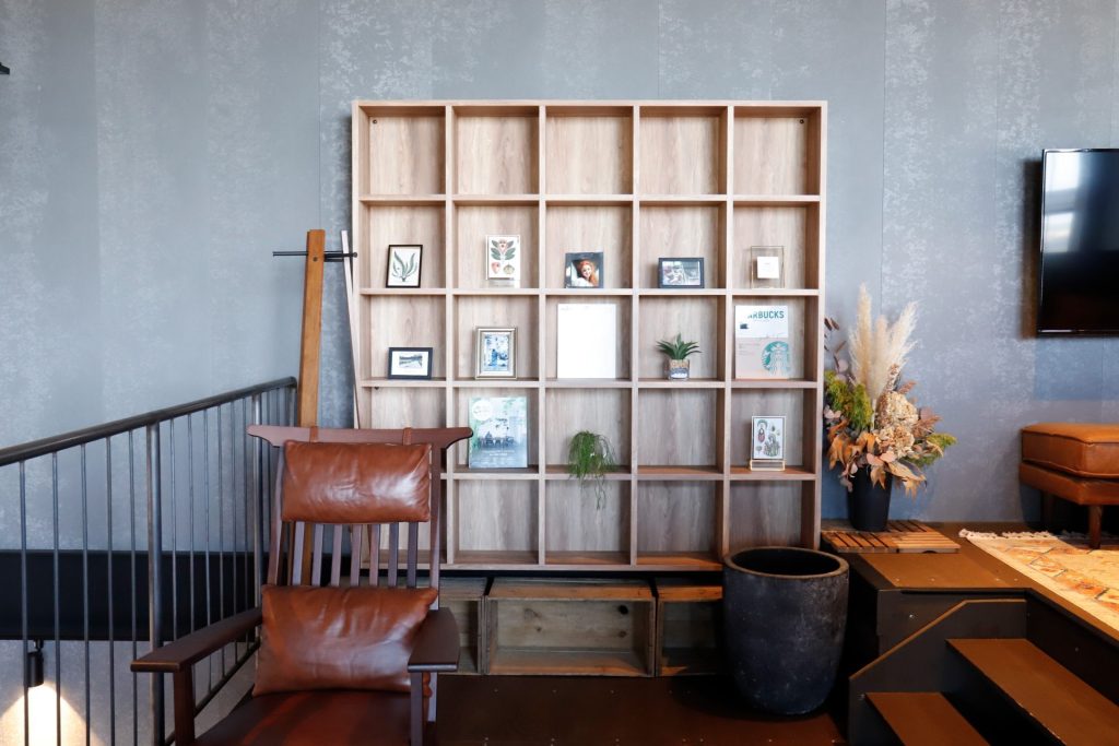 商品棚・ディスプレイ台のオーダーメード事例 | オシャレな陳列を叶える【木製の店舗什器】