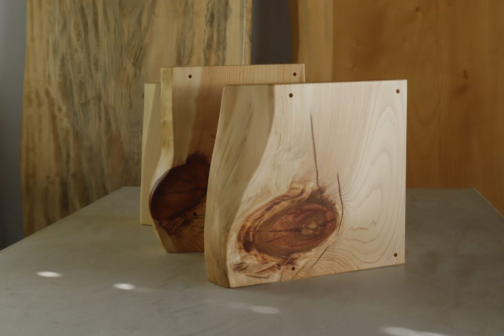 商品棚・ディスプレイ台のオーダーメード事例 | オシャレな陳列を叶える【木製の店舗什器】